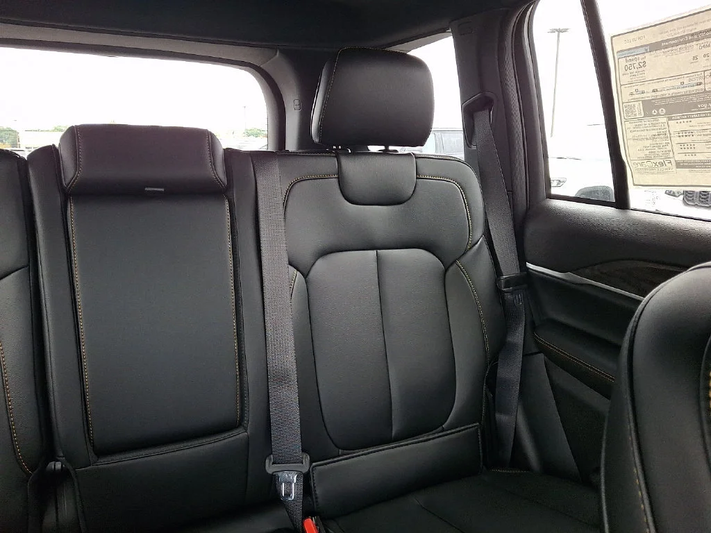 New 2026 Diamond Black Crystal Pearl-Coat Exterior Paint Jeep 85th Anniversary Edition image 15