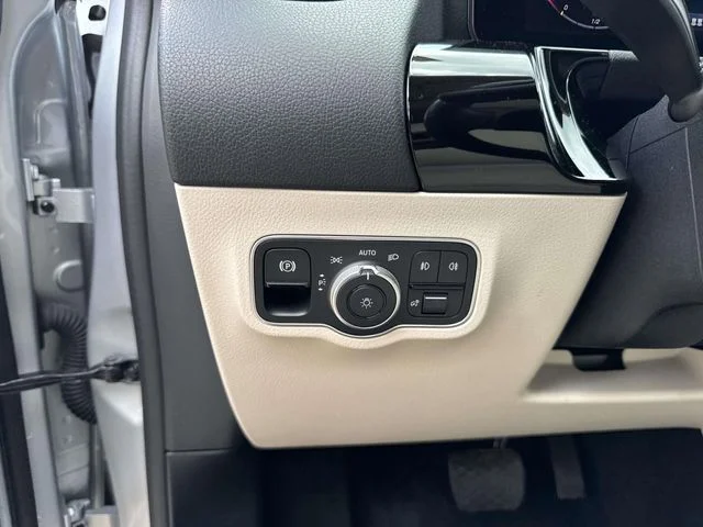 Used 2025 Silver Mercedes-Benz GLA 250 image 27