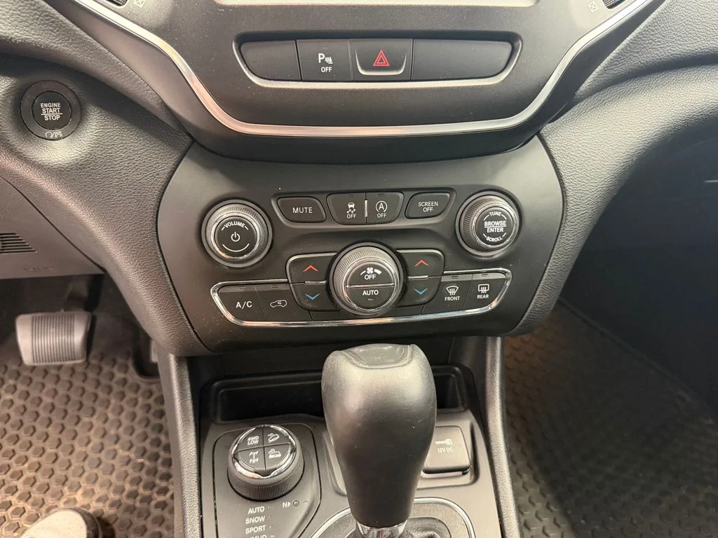 Used 2020 Red Jeep Trailhawk image 18