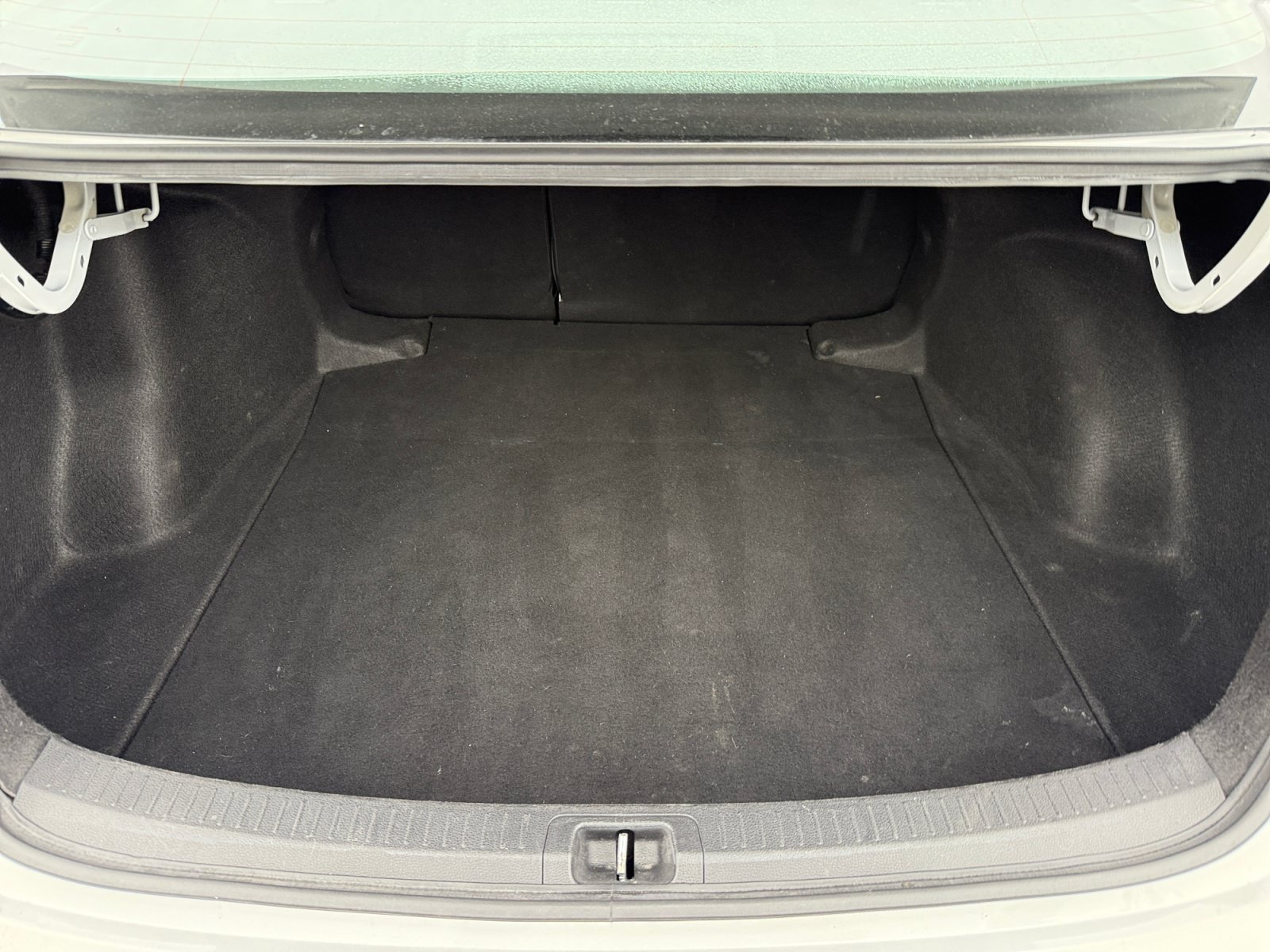 Used 2024 Ice Toyota LE image 17