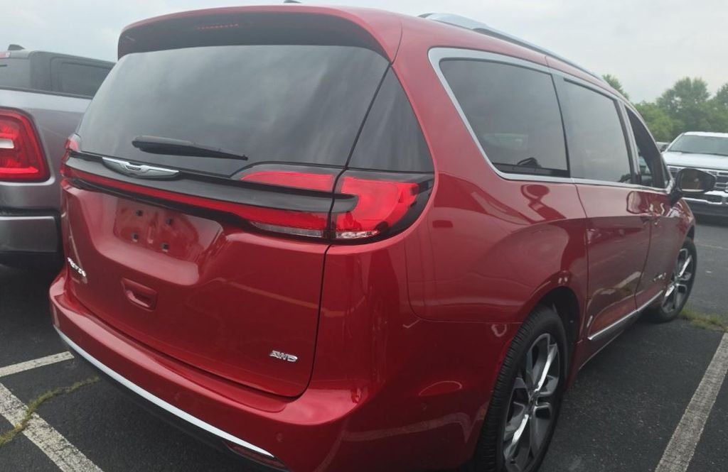 Used 2025 Red Chrysler Pinnacle image 4