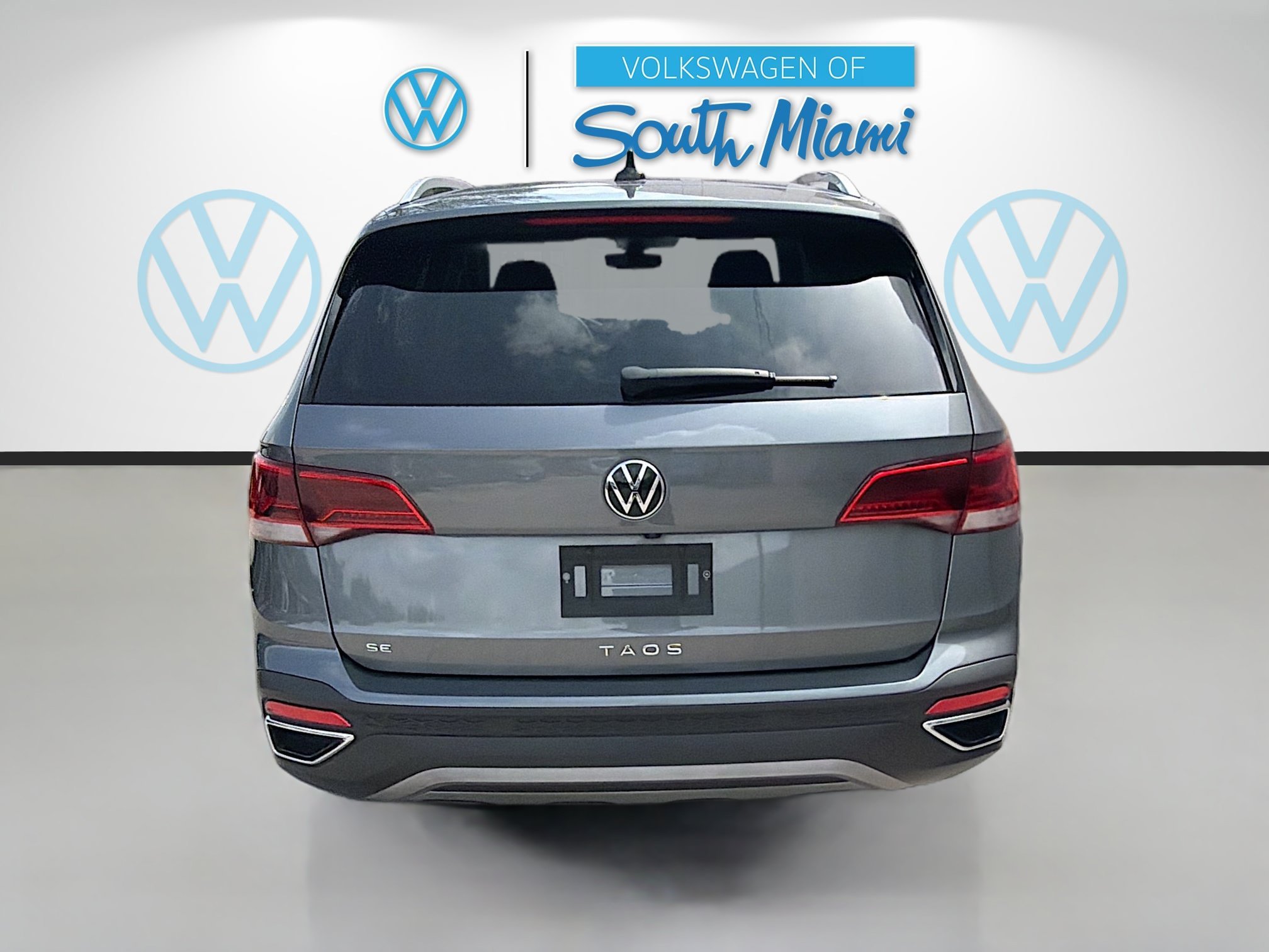Certified Used 2023 Platinum Gray Metallic Volkswagen SE image 6