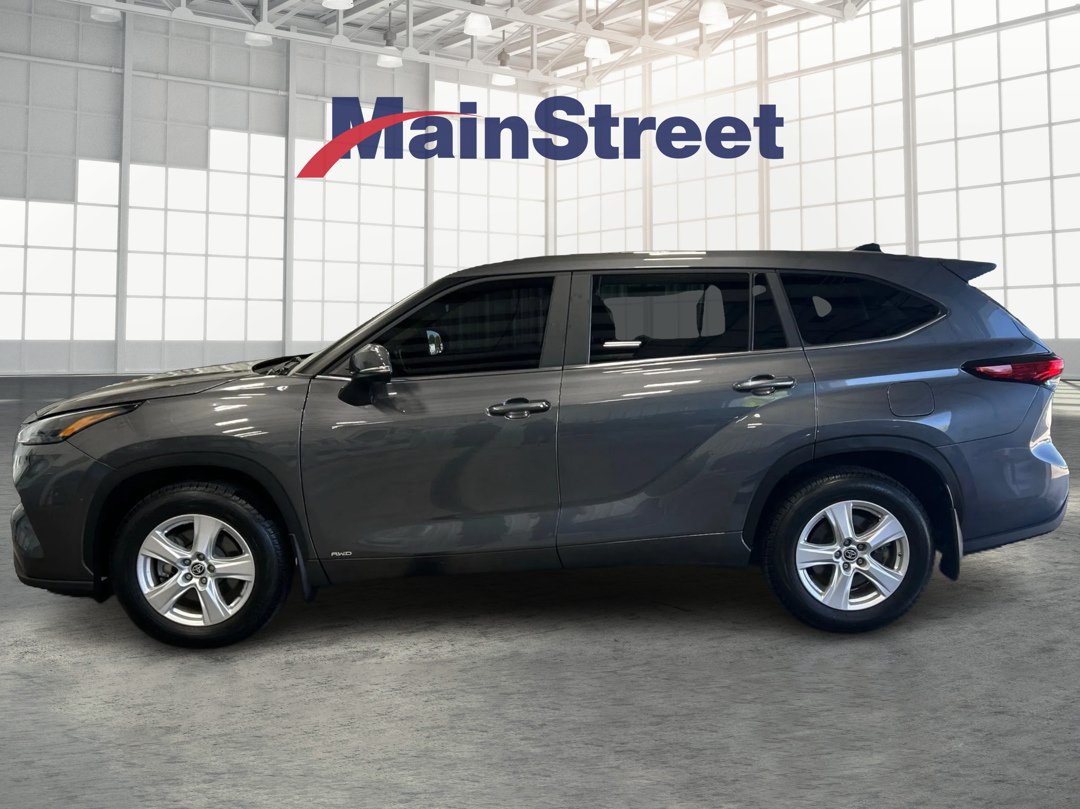 Used 2023 Toyota Highlander LE with VIN 5TDBBRCH0PS109042 for sale in Kansas City