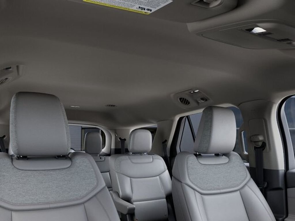 New 2027 Avalanche Gray Ford Active image 22