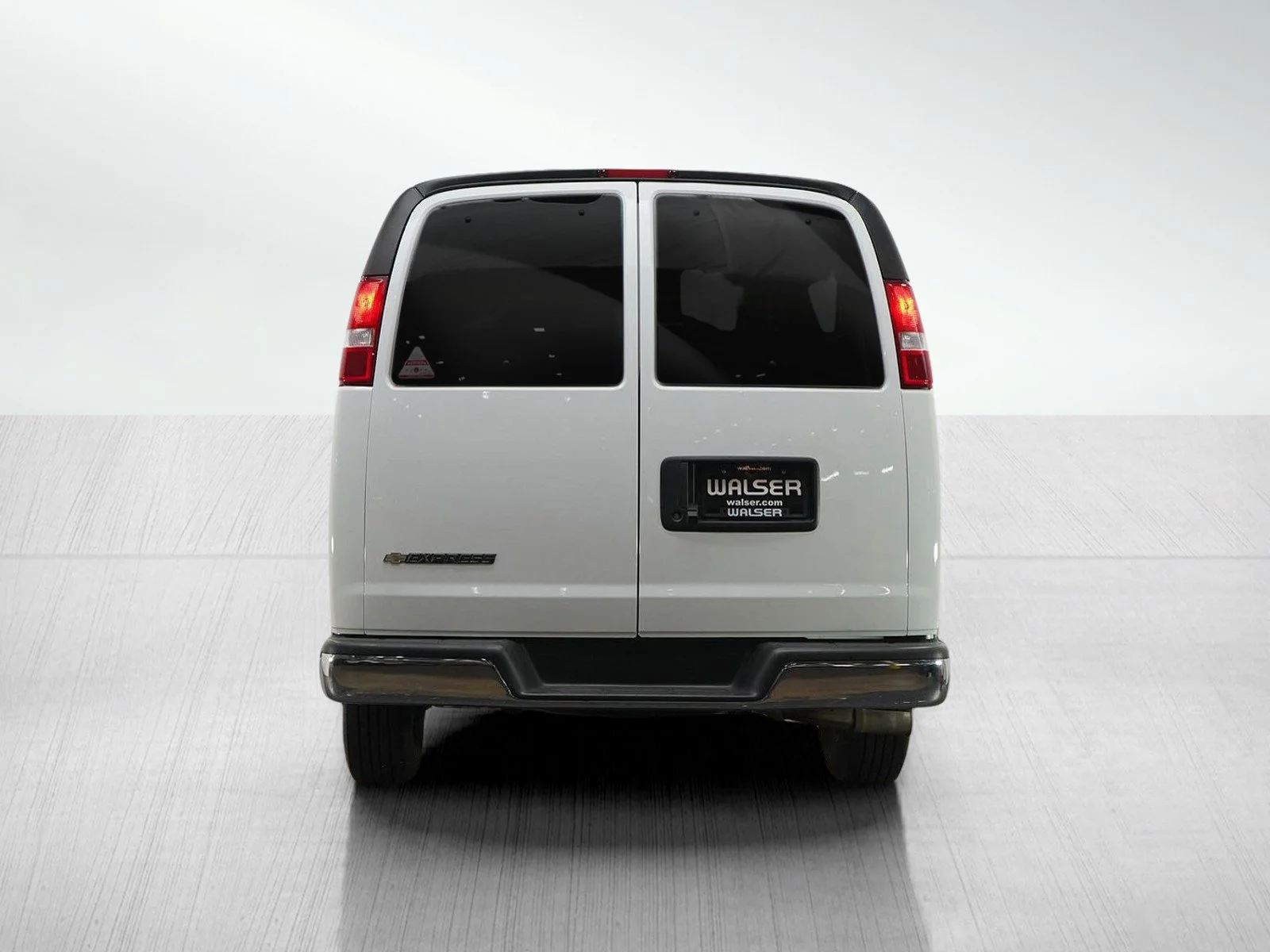 Used 2025 Summit White Chevrolet LT image 4