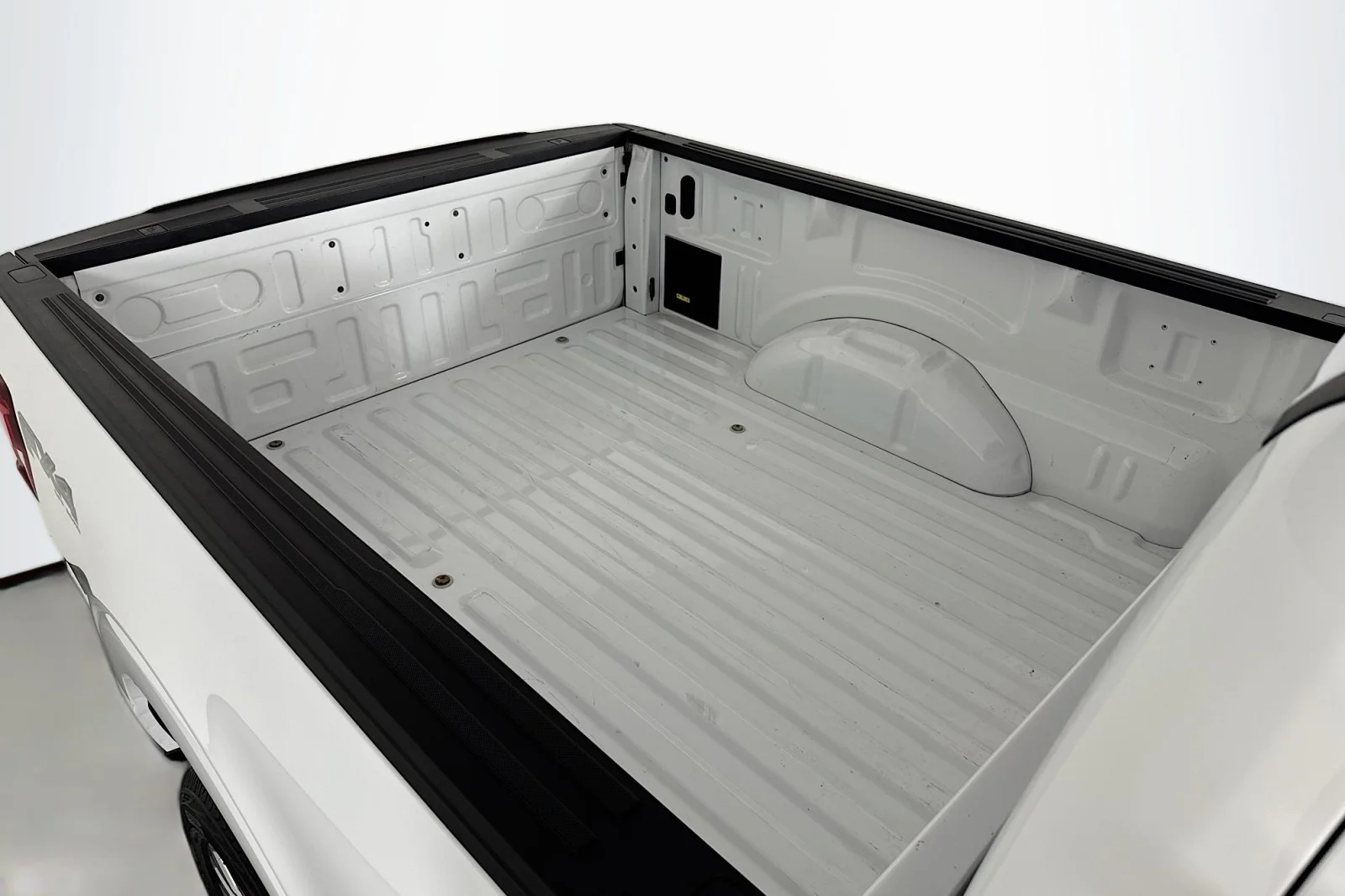 Used 2024 Oxford White Ford XLT 4X4 Supercrew image 24