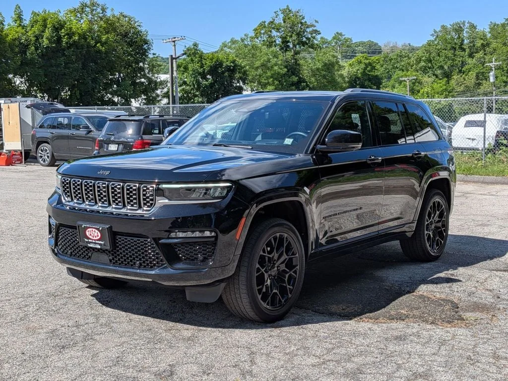 Used 2023 Black Jeep Summit Reserve image 10