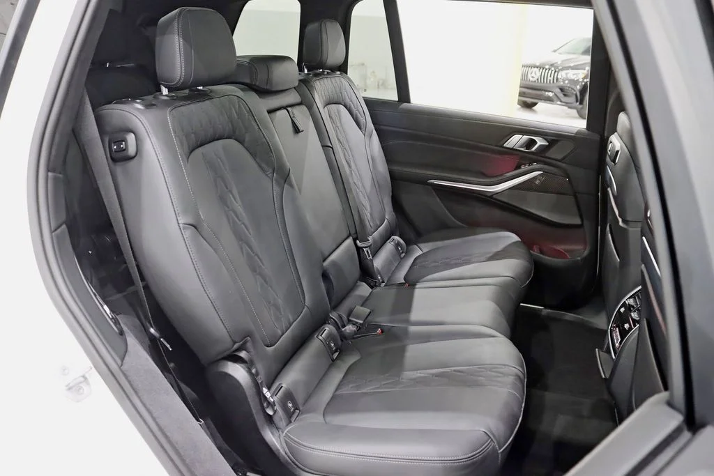 2025 BMW X7 M60i