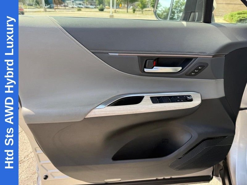 Used 2021 Titanium Toyota XLE image 19