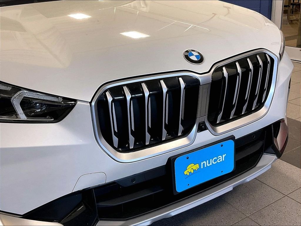 Used 2025 White BMW xDrive28i image 31