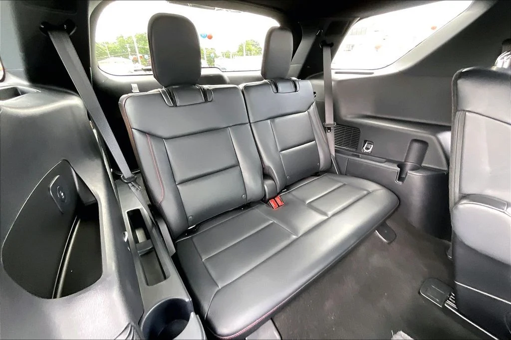 New 2026 Star White Metallic Tri-Coat Ford ST-Line image 27