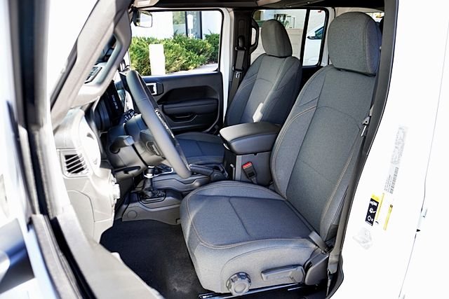 New 2026 Bright White Clear-Coat Exterior Paint Jeep Sport S image 21