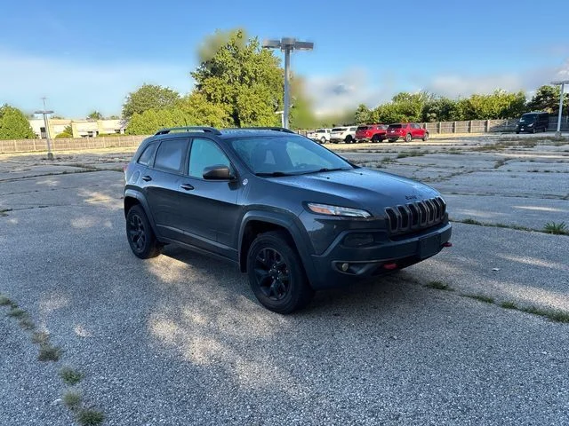 Used 2016 Gray Jeep Trailhawk image 14