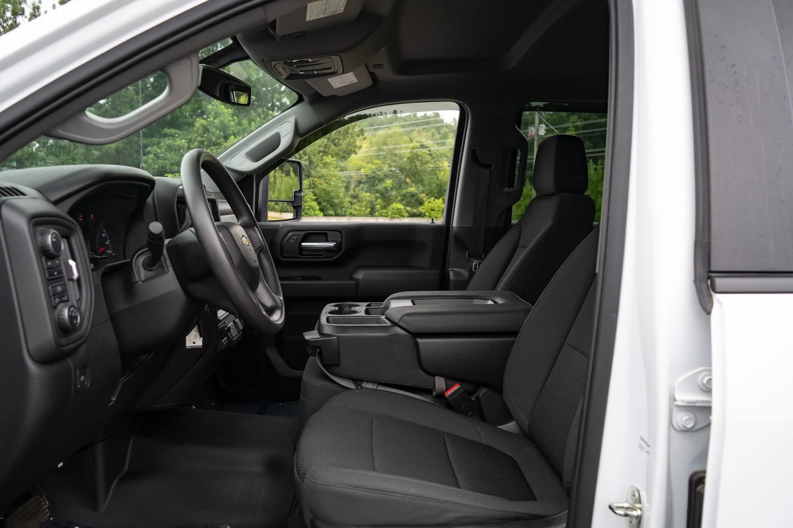 Used 2022 White Chevrolet Custom image 14
