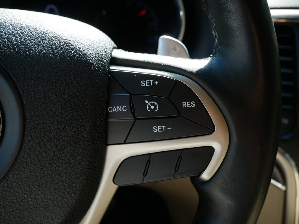 Used 2015 White Jeep Limited image 19