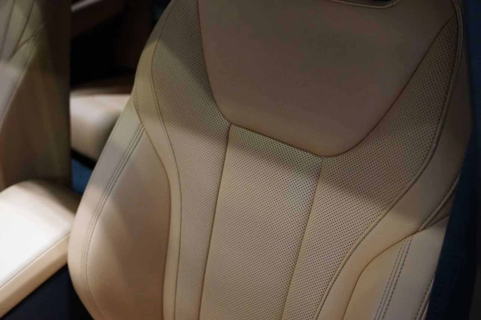 Certified Used 2025 Alpine White BMW xDrive30i image 12