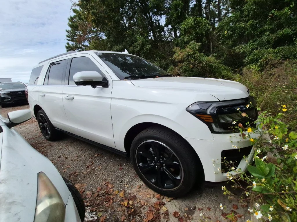 Used 2023 White Ford Limited image 5