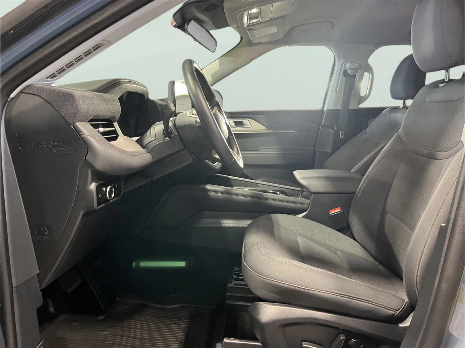 Used 2025 Vapor Blue Ford Active image 7