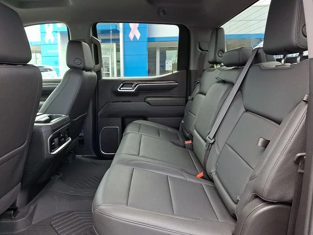 Used 2022 White Chevrolet LTZ image 11