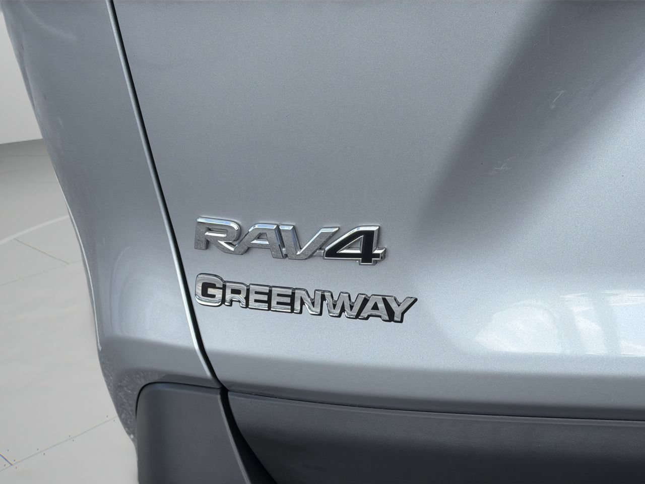 Used 2020 Silver Sky Metallic Toyota XLE Premium image 10