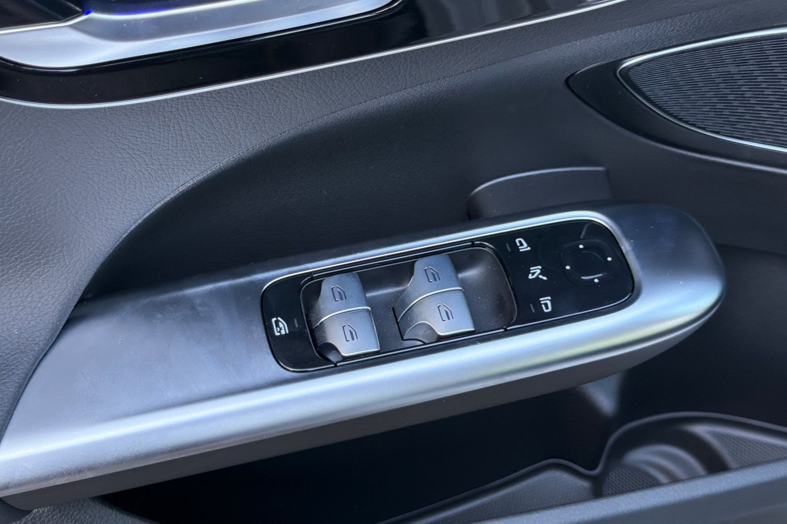 New 2026 MANUFAKTUR Alpine Grey Mercedes-Benz C 43 AMG® image 23