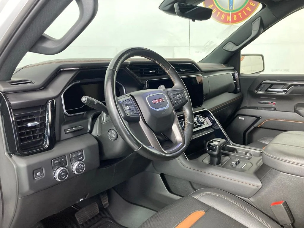 Used 2024 White GMC AT4 image 17