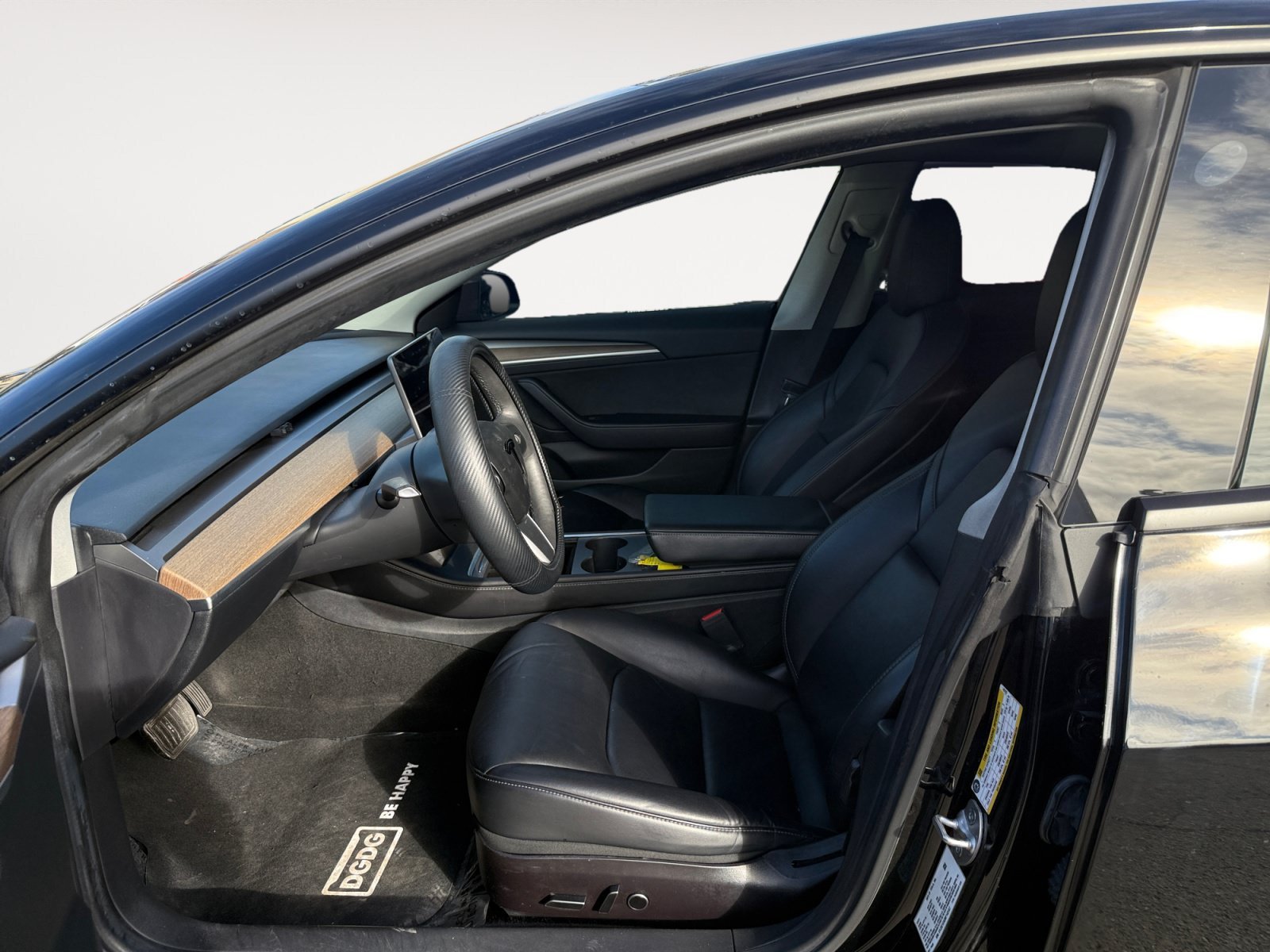Used 2022 Solid Black Tesla Base image 10