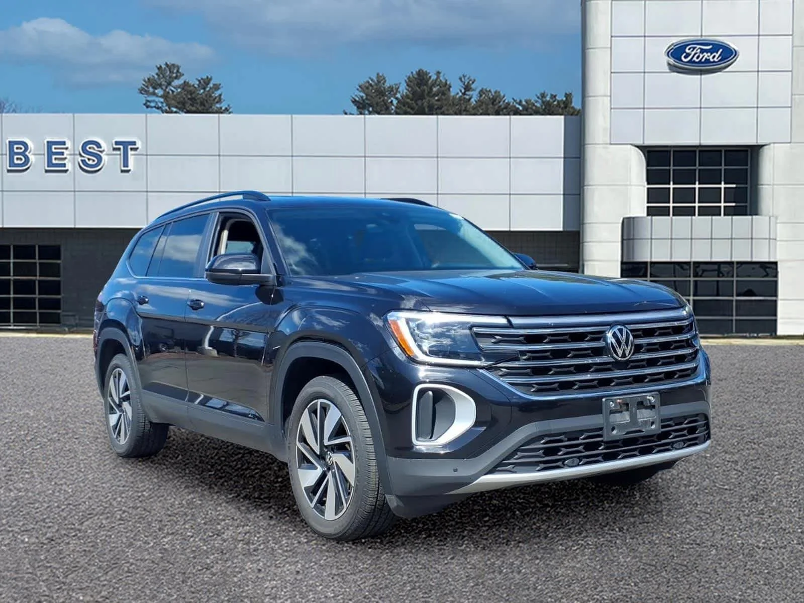 2024 Volkswagen Atlas 2.0T SE w/Tech 4MOTION's photo