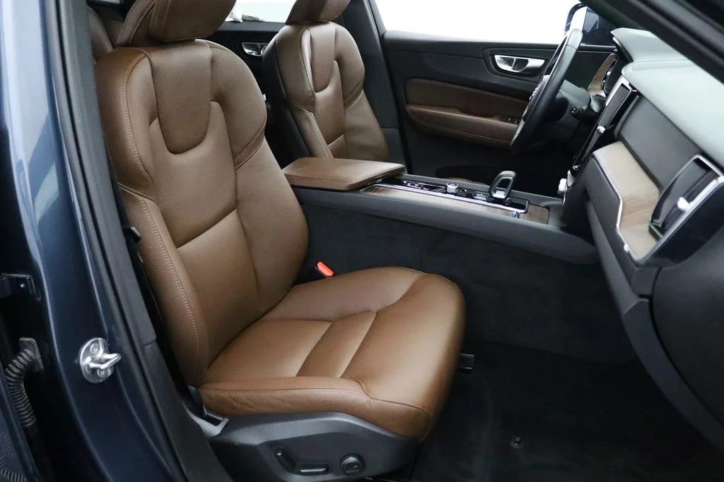 2022 Volvo XC60 Momentum - Photo 14