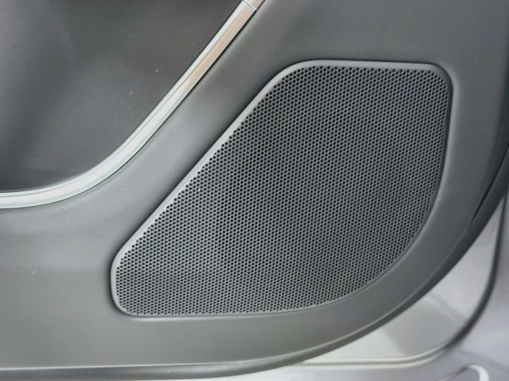 New 2026 Eiger Grey Land Rover SE image 19