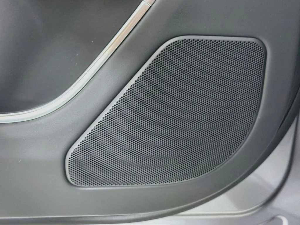 New 2026 Eiger Grey Land Rover SE image 19