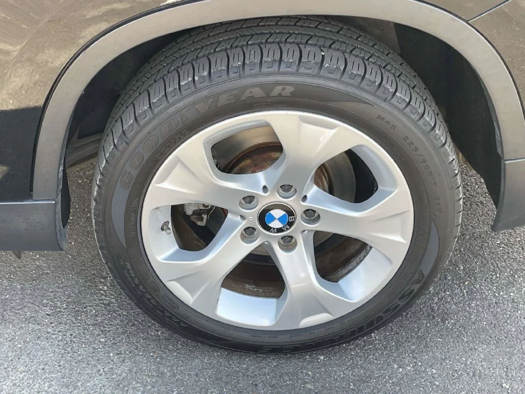 Used 2015 Black BMW sDrive28i image 9