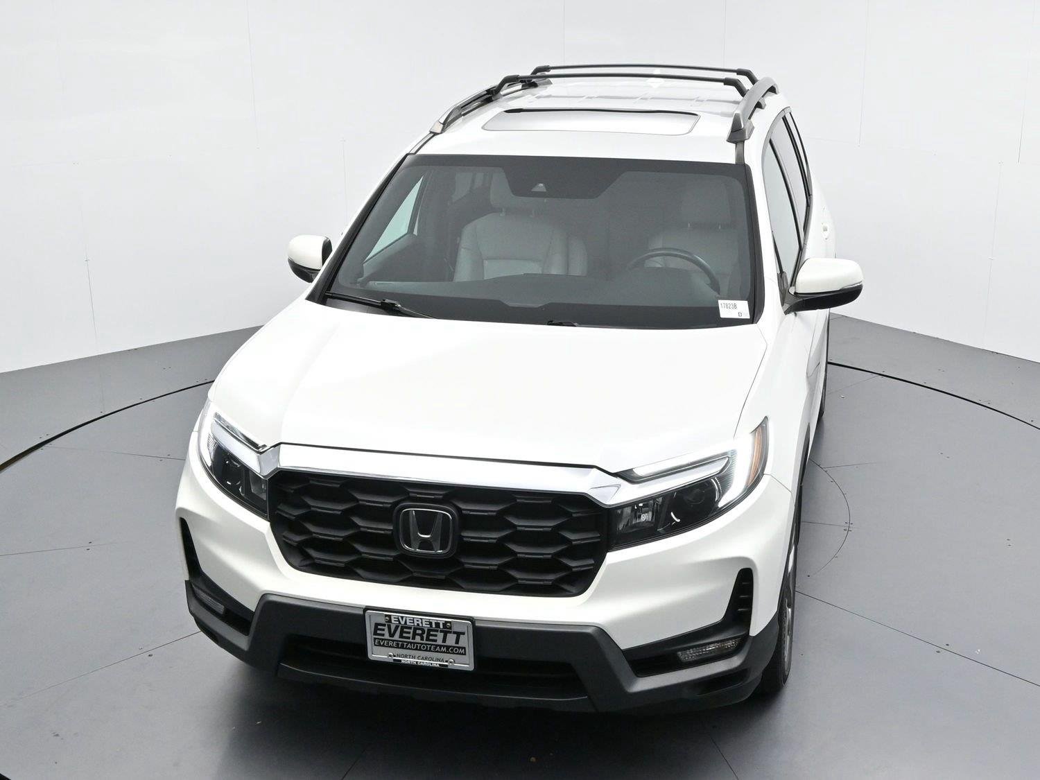 Used 2023 Platinum White Pearl Honda EX-L image 36