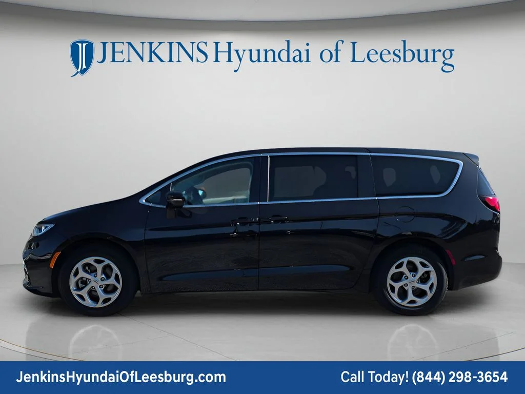 Used 2024 Black Chrysler Limited image 8