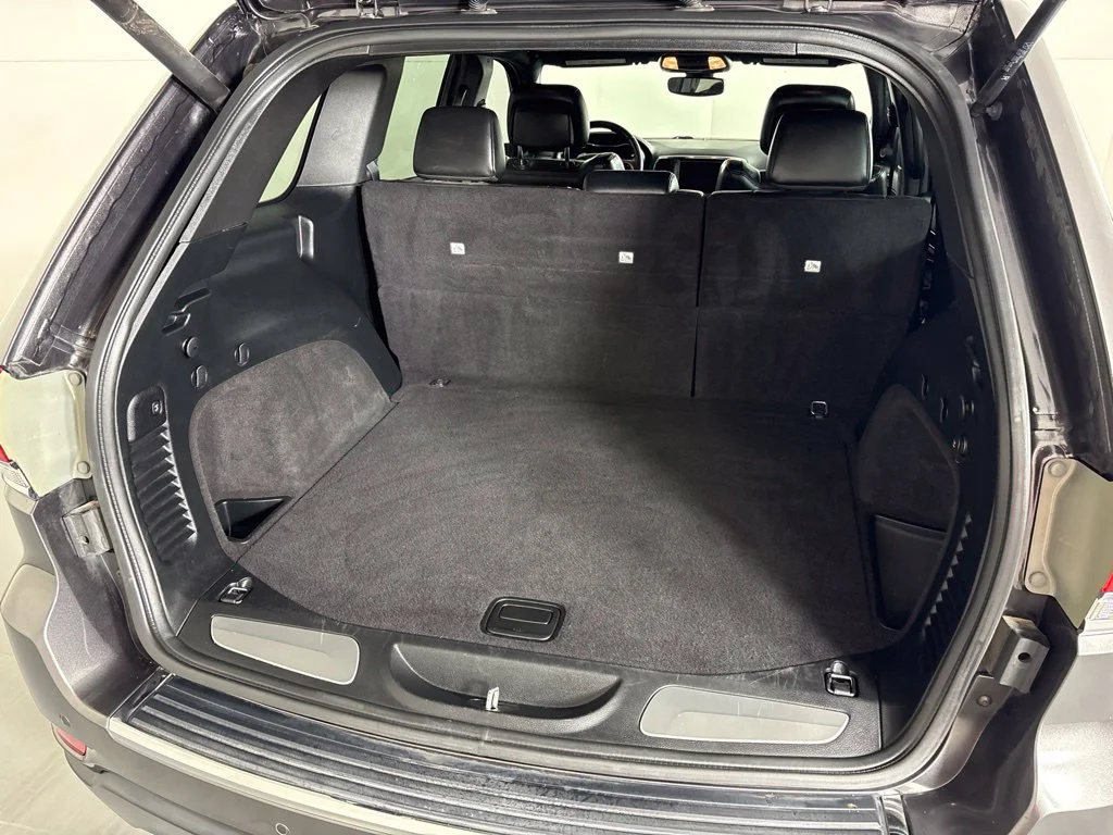 Used 2018 Gray Jeep Limited image 26