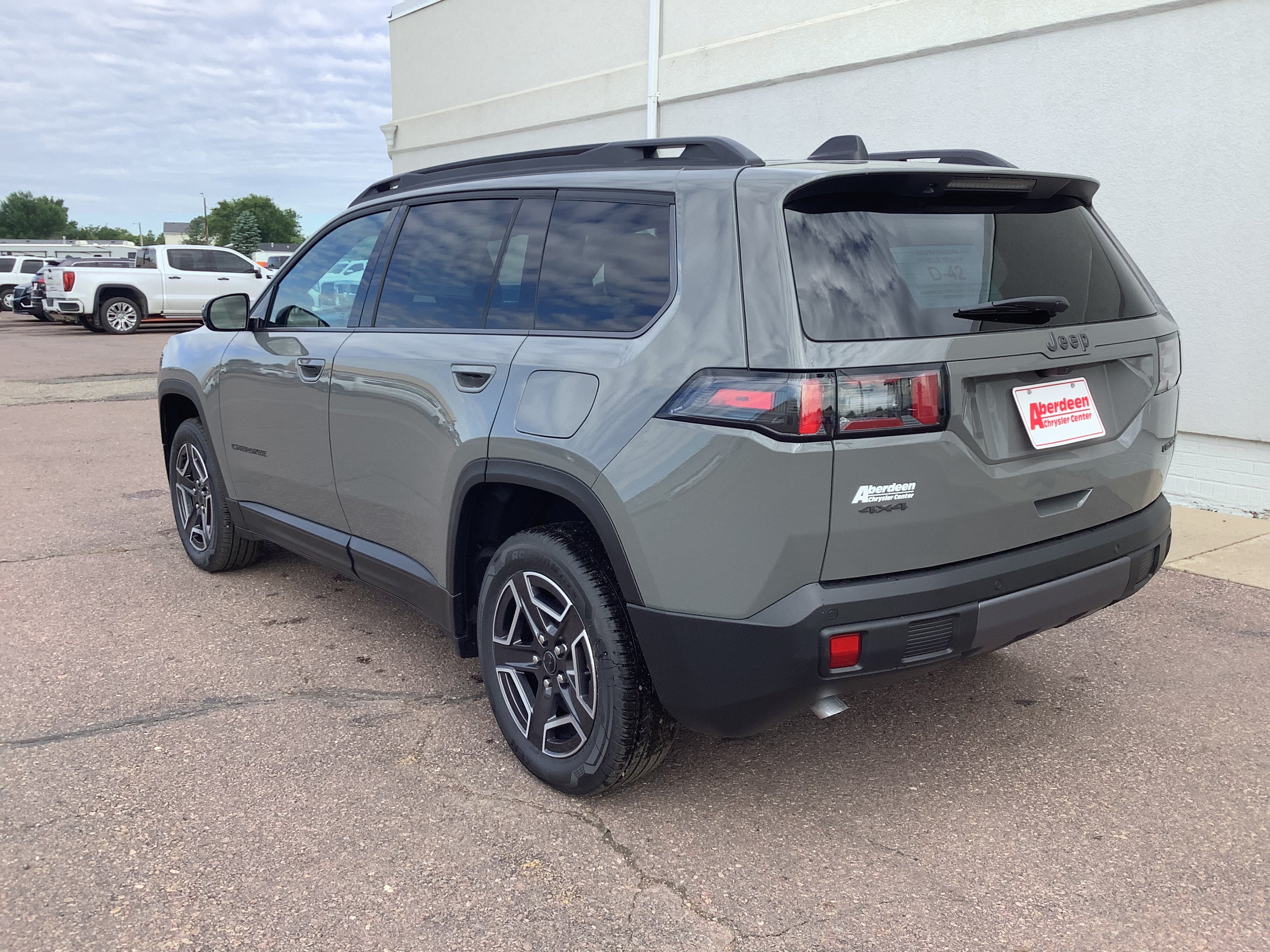 New 2026 Sting-Gray Clear-Coat Exterior Paint Jeep Limited image 5
