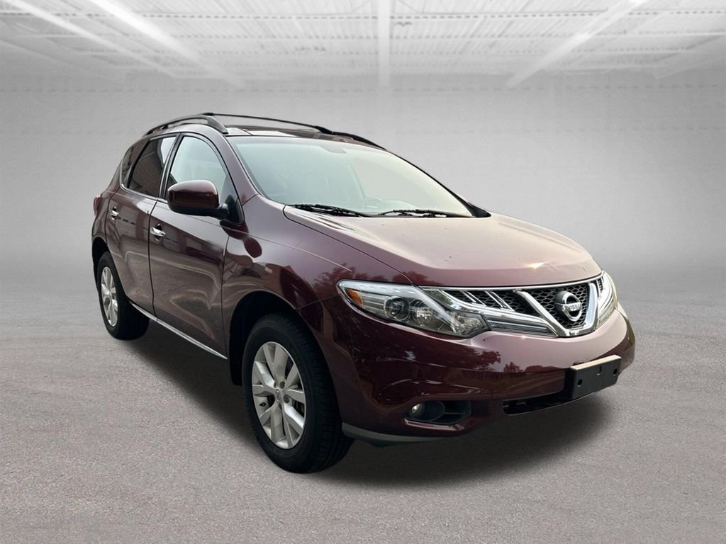 Used 2011 Red Nissan SL image 8