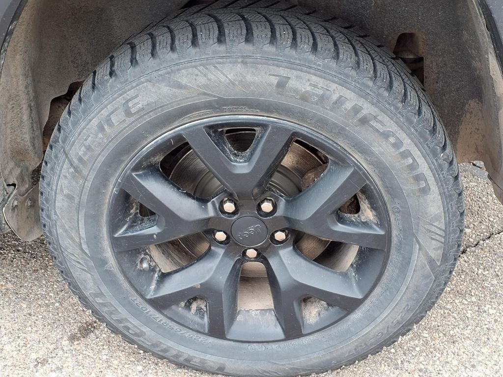 Used 2018 Gray Jeep Trailhawk image 7