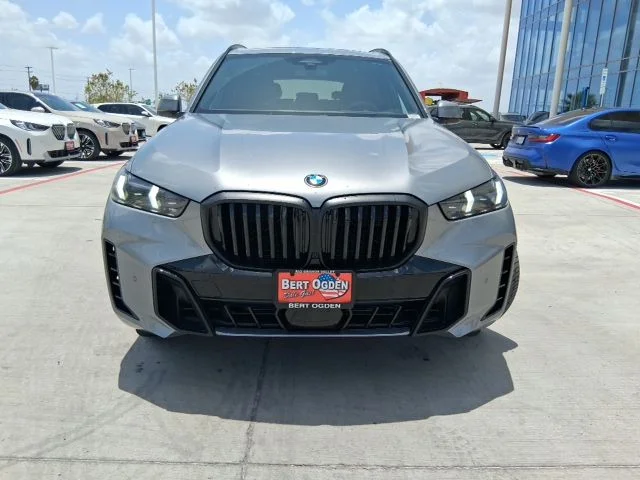 New 2026 Skyscraper Grey Metallic BMW sDrive40i image 2