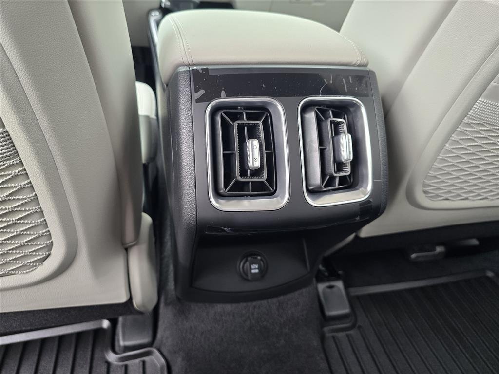 2025 Kia Sorento S - Photo 23