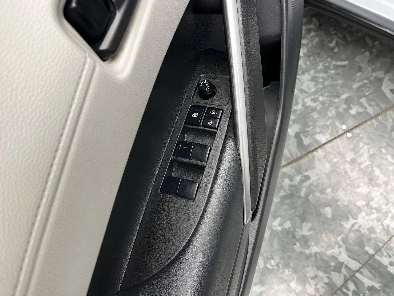2022 Toyota Corolla Cross LE - Photo 7