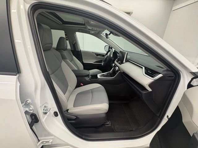 Used 2025 Beige Toyota XLE Premium image 38