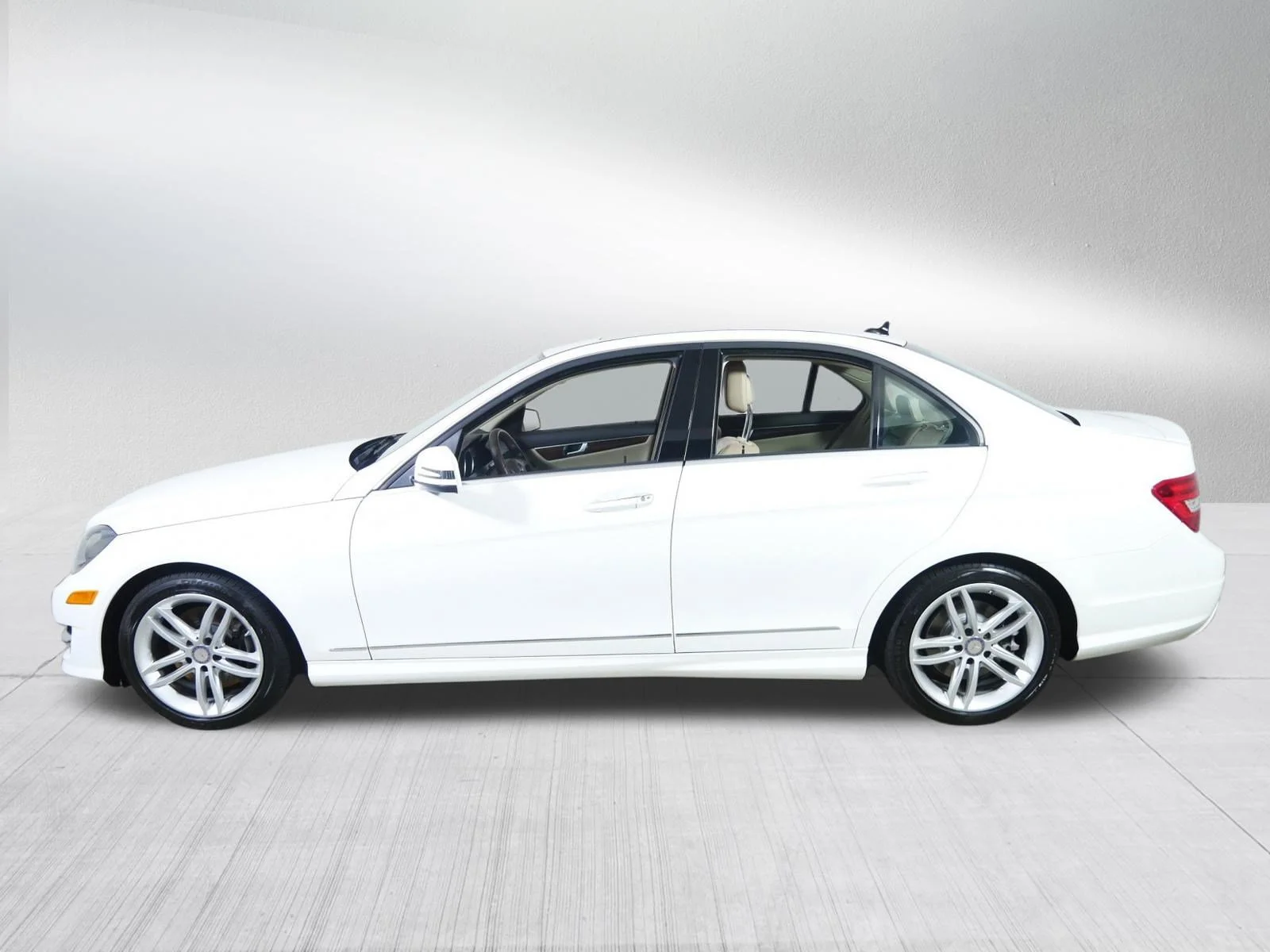 Used 2014 Diamond White Metallic Mercedes-Benz C 300 Sport image 4