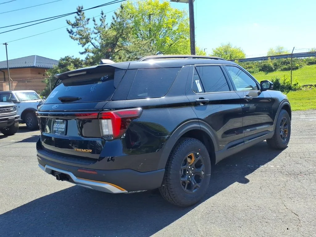 New 2026 Agate Black Metallic Ford Tremor® image 6