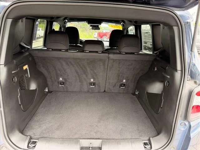 Used 2022 Blue Jeep Altitude image 27