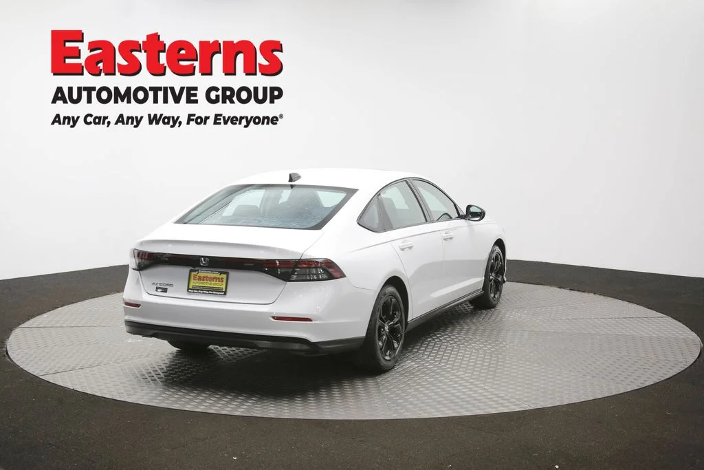 Used 2025 White Honda SE image 39