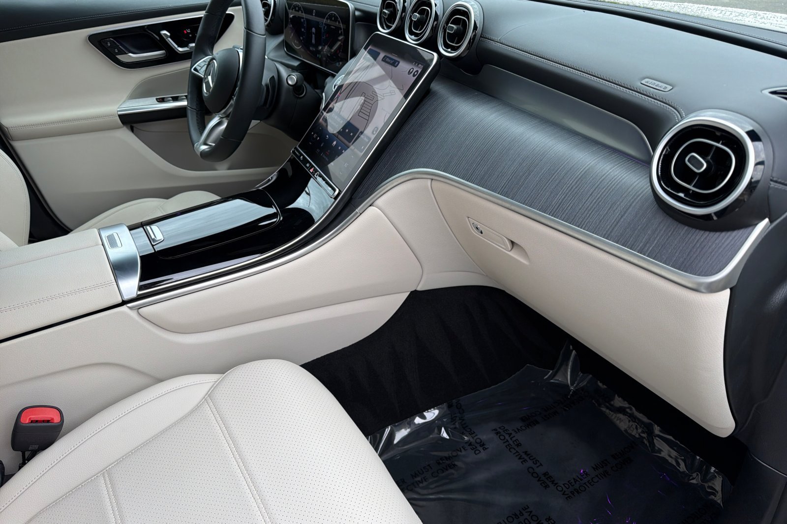 Used 2024 White Mercedes-Benz GLC 300 image 15