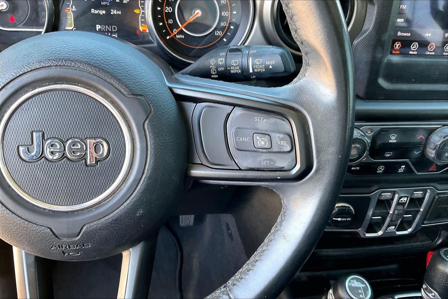 Used 2018 Bright White Clearcoat Jeep Sport S image 23