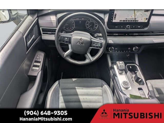 Used 2025 White Mitsubishi SE image 17