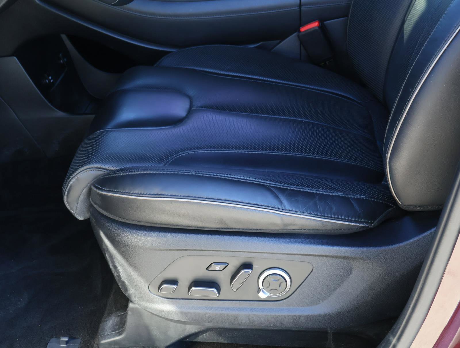 Used 2023 Sierra Burgundy Hyundai Calligraphy image 15